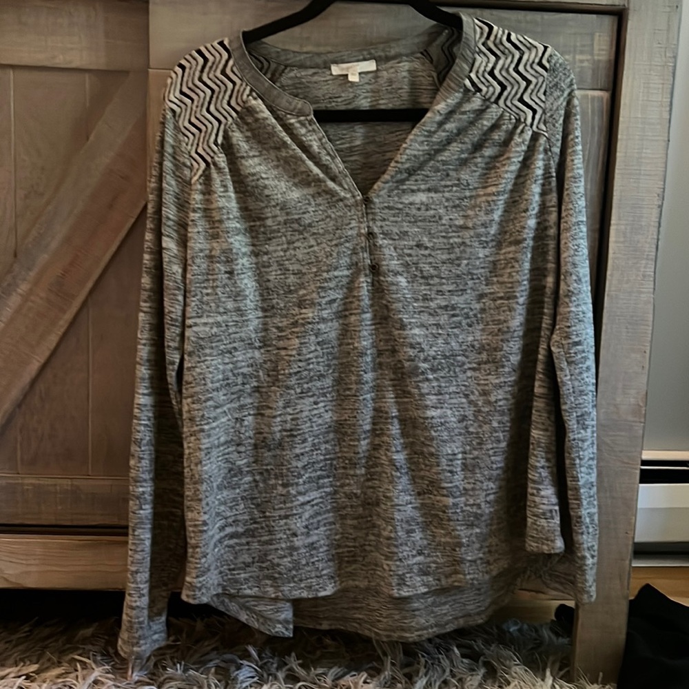 Long sleeve button up V-neck!! Size medium large